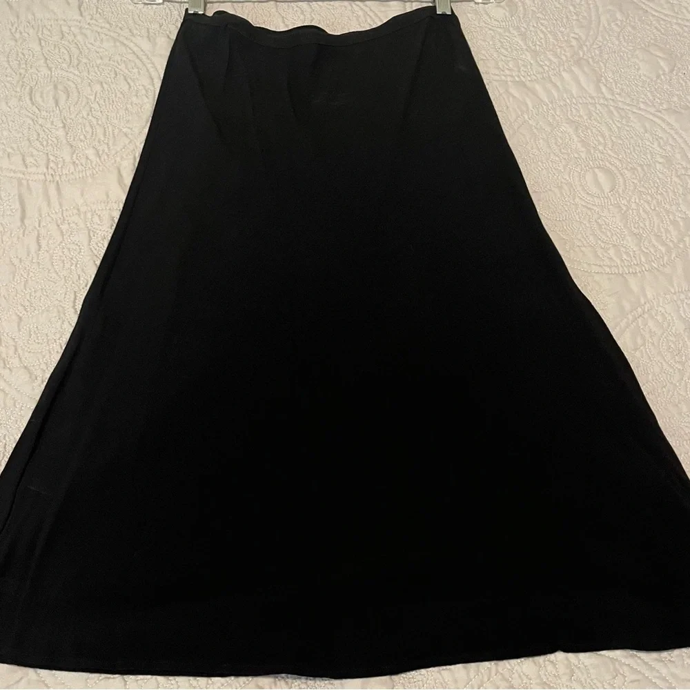 Elegant Black Women's Skirt - Picture 3 of 5